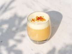 Saffron In Water Or Milk? Nutritionist Reveals Which One Is Better For Stress Relief