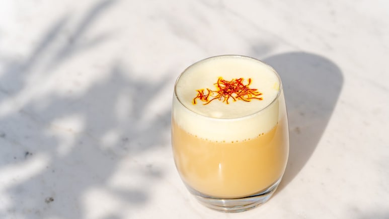 Saffron In Water Or Milk? Nutritionist Reveals Which One Is Better For Stress Relief