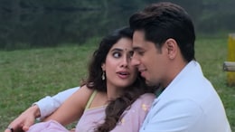 <i>Param Sundari</i> Review: This Rom-Com Is An Unabashed Love Letter To Shah Rukh Khan's Films