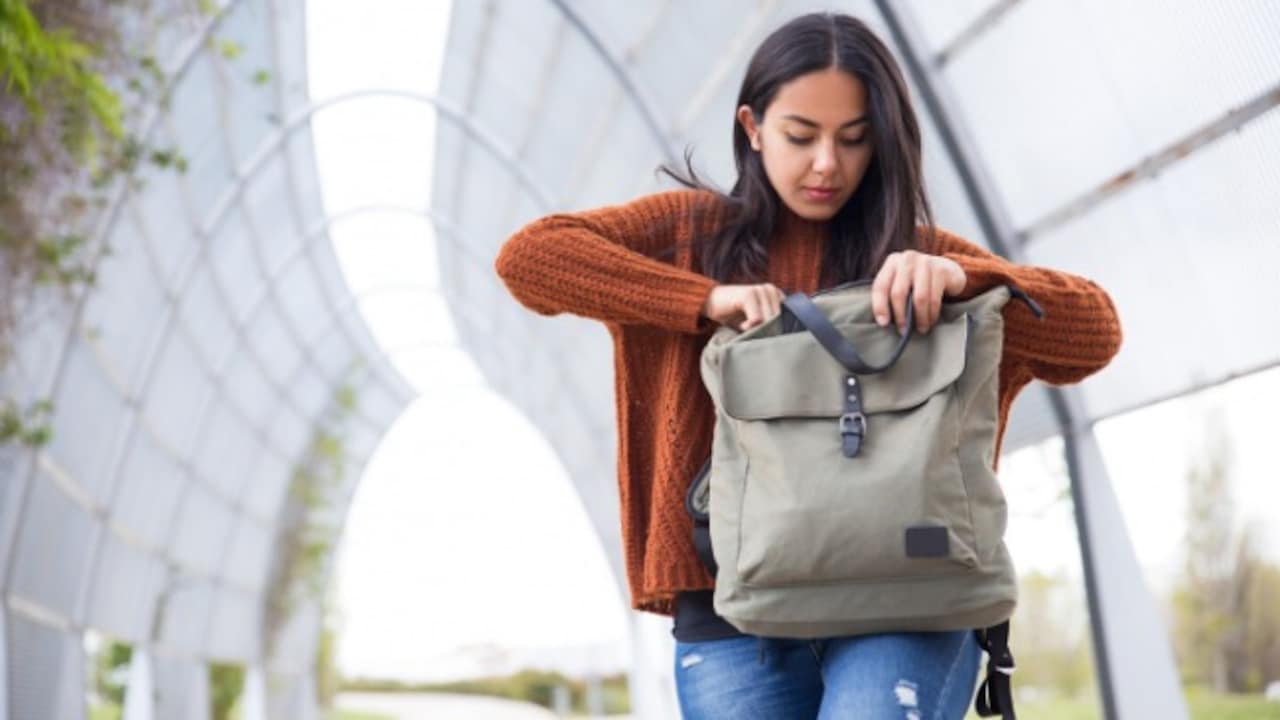 Pick The Perfect Laptop Bag For Shoulder Support On Your Way To Office Everyday