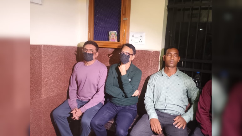 CG Liquor Scam: शराब घोटाला मामले में कोर्ट की सुनवाई, अतुल सिंह और मुकेश मनचंदा की EOW को मिली रिमांड CG Liquor Scam: शराब घोटाला मामले में कोर्ट की सुनवाई, अतुल सिंह और मुकेश मनचंदा की EOW को मिली रिमांड