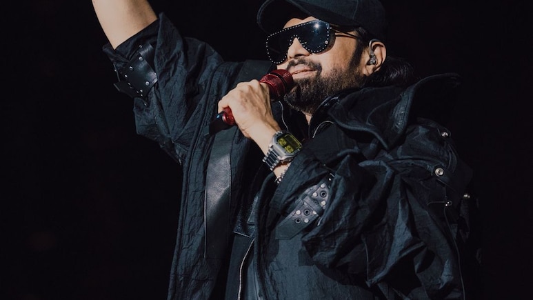 Massive Feat For Himesh Reshammiya As He Becomes The First Indian Artist On Bloomberg's Global Pop Power List Massive Feat For Himesh Reshammiya As He Becomes The First Indian Artist On Bloomberg's Global Pop Power List