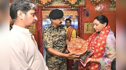 Rajasthan: डिप्टी सीएम दिया कुमारी ने जैसलमेर में तनोट माता के किए दर्शन, BSF के जवानों से भी किया संवाद