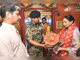 Rajasthan: डिप्टी सीएम दिया कुमारी ने जैसलमेर में तनोट माता के किए दर्शन, BSF के जवानों से भी किया संवाद Rajasthan: डिप्टी सीएम दिया कुमारी ने जैसलमेर में तनोट माता के किए दर्शन, BSF के जवानों से भी किया संवाद