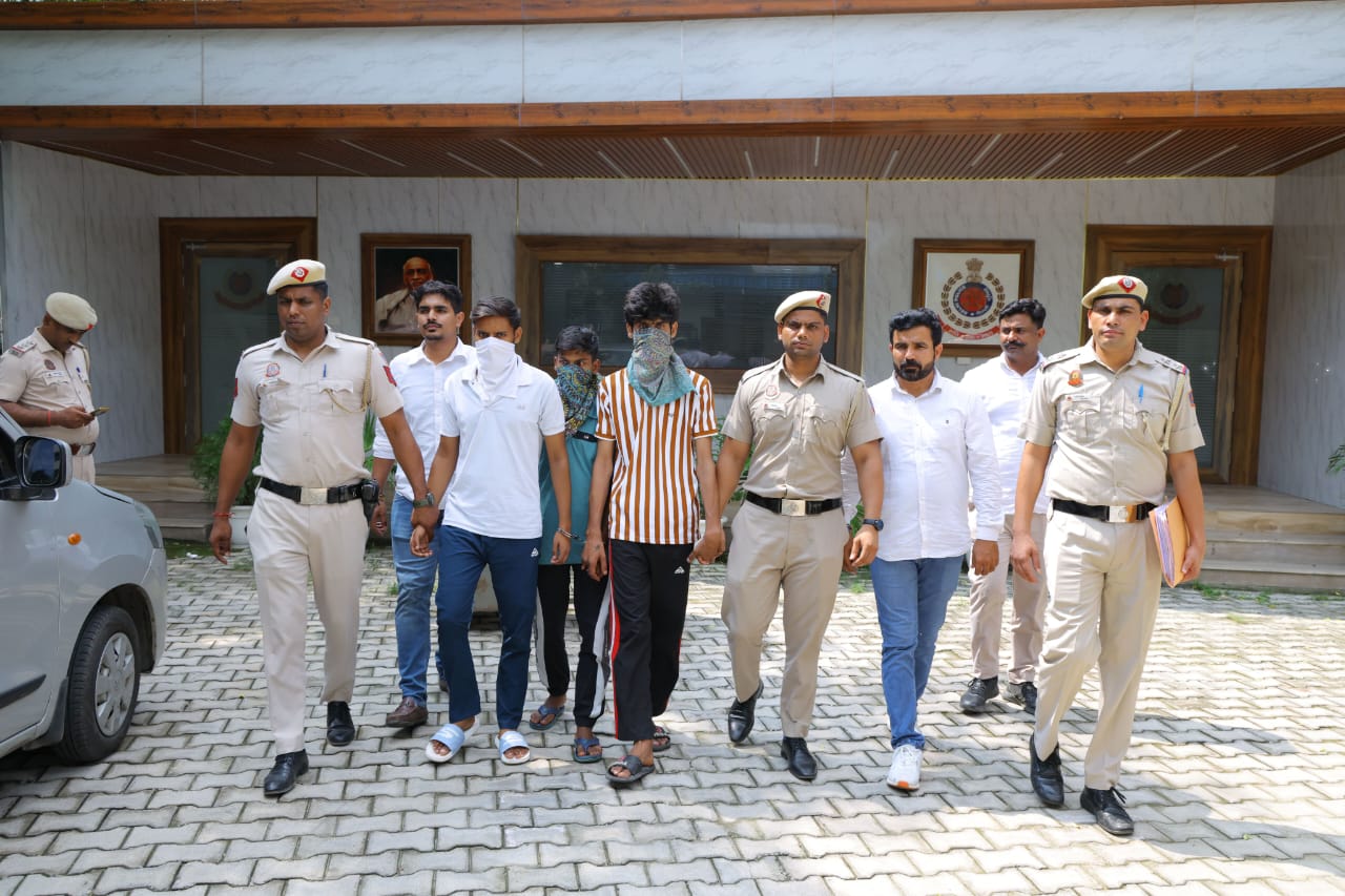 हथियारों का जखीरा और 3 गिरफ्तारी... दिल्ली में होने वाली गैंगवार को पुलिस ने ऐसे किया विफल  