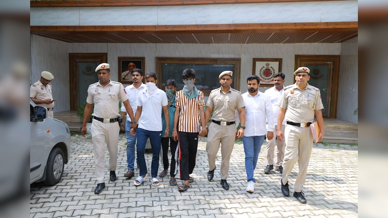 हथियारों का जखीरा और 3 गिरफ्तारी... दिल्ली में होने वाली गैंगवार को पुलिस ने ऐसे किया विफल  