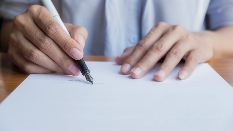 International Left handers Day: कंप्यूटर की तरह चलता है उल्टे हाथ से काम करने वालों का दिमाग, जानें इस बात में कितना है सच