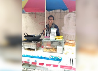 Viral: This Mumbai Vada Pav Seller's Story Is Winning Hearts Online - Here's Why Viral: This Mumbai Vada Pav Seller's Story Is Winning Hearts Online - Here's Why