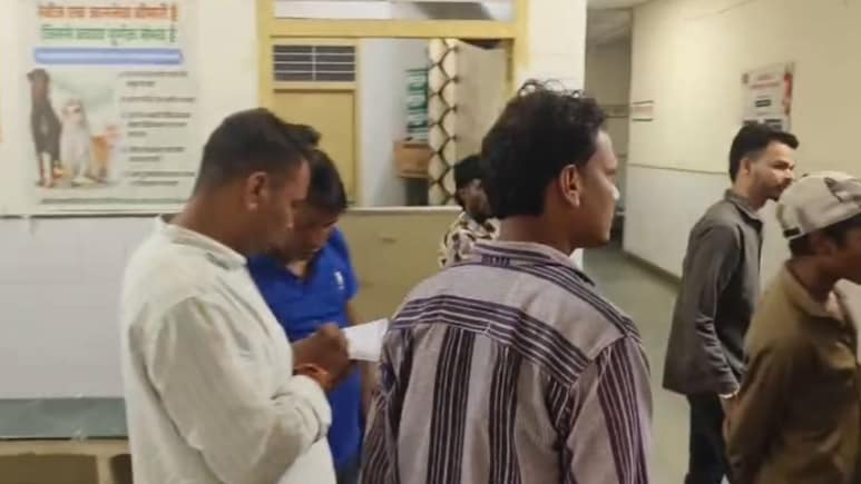 झालावाड़ में तेज रफ्तार कार ने बाइक सवार को मारी टक्कर, पति की मौत; गर्भवती पत्नी गंभीर घायल