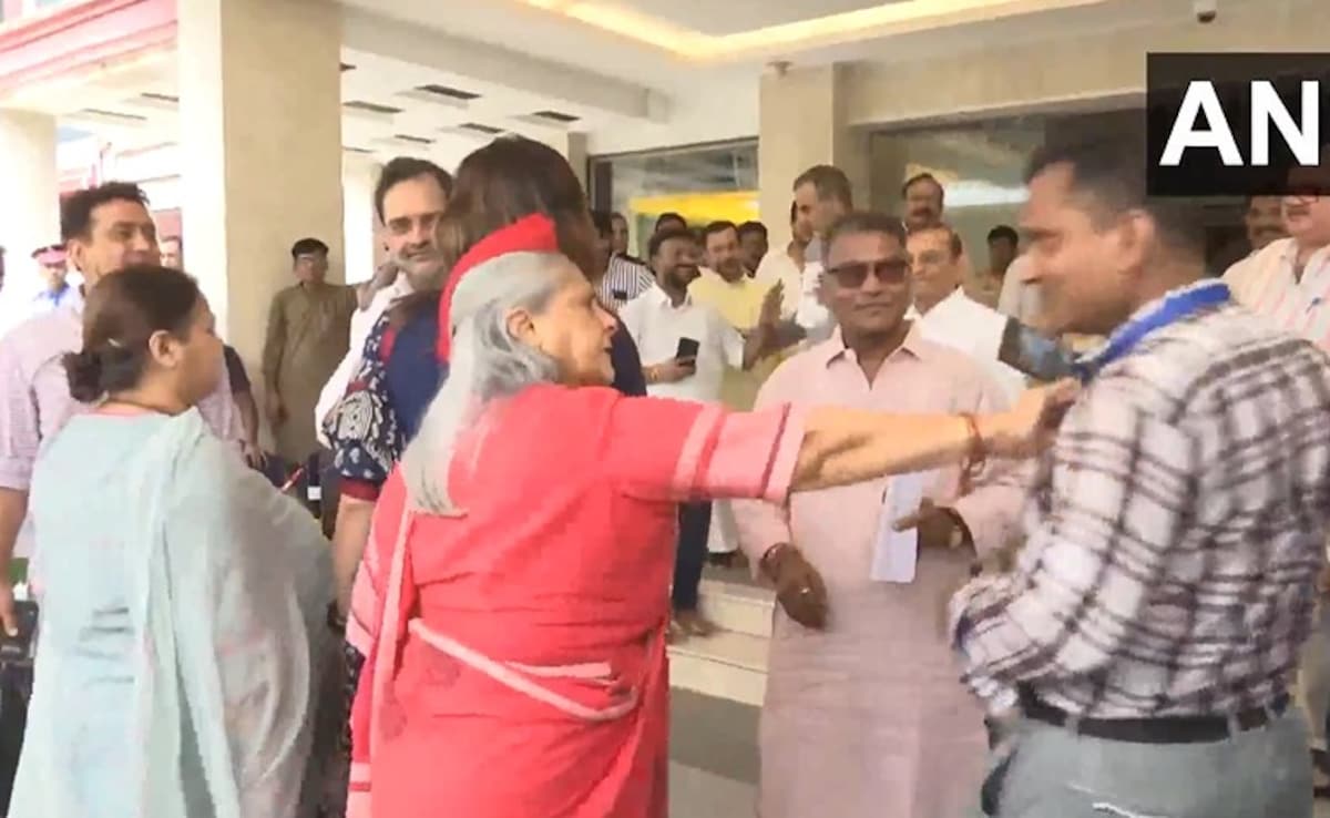 Video: Jaya Bachchan Pushes, Scolds Man Trying To Take Selfie With Her