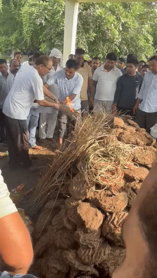 अगर ससुराल वाले भाग गए थे तो ससुर ने कैसे दी निक्की को मुखाग्नि? अंतिम संस्कार ने खोली झूठ की पोल!