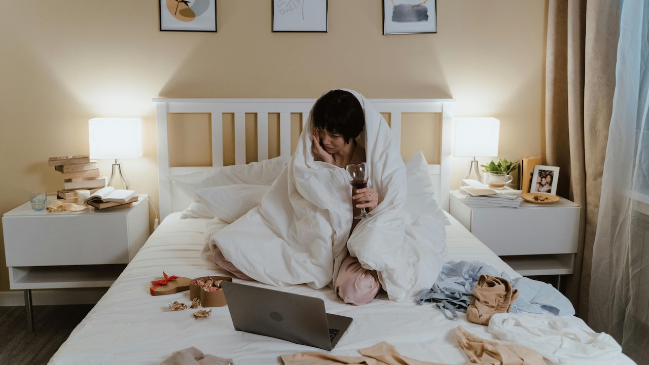 Quilts are thinner and easier to wash and maintain as compared to comforters