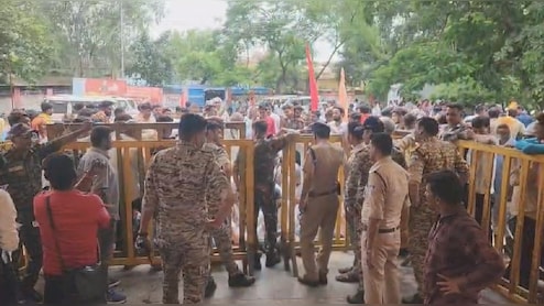 एक साथ तीन मंदिरों के ट्रस्ट बनाने की मांग ! सड़क पर उतरी अस्तोत्र गांव की जनता, जानें - पूरा मामला