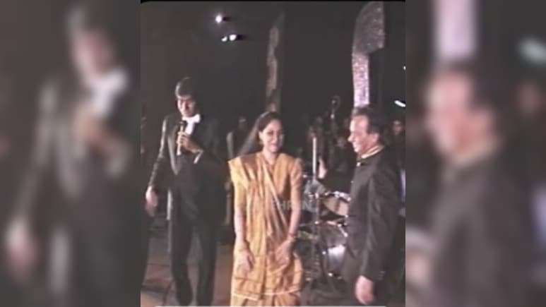 VIDEO: अमिताभ बच्चन ने जब पत्नी जया को गोद में उठाकर गाया 'जिसकी बीवी छोटी' गाना, लोग बोले- रेखा को...