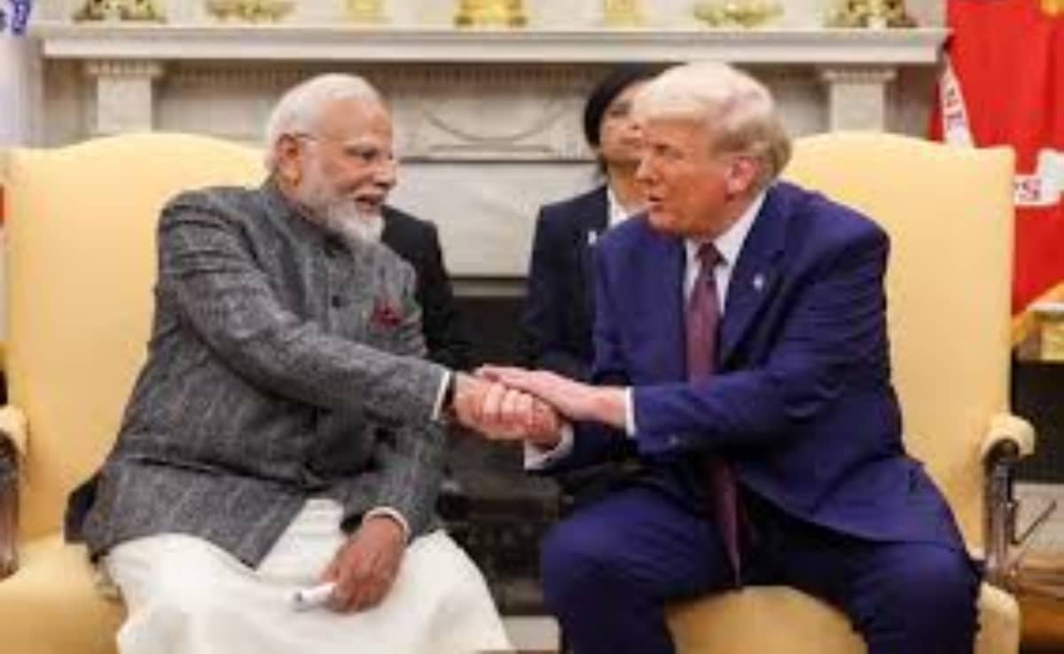 अपने पहले कार्यकाल में भारत के पक्ष में नरम रुख रखने वाले डोनाल्ड ट्रंप दूसरे कार्यकाल में आक्रामक हो गए हैं. अपने पहले कार्यकाल में भारत के पक्ष में नरम रुख रखने वाले डोनाल्ड ट्रंप दूसरे कार्यकाल में आक्रामक हो गए हैं.