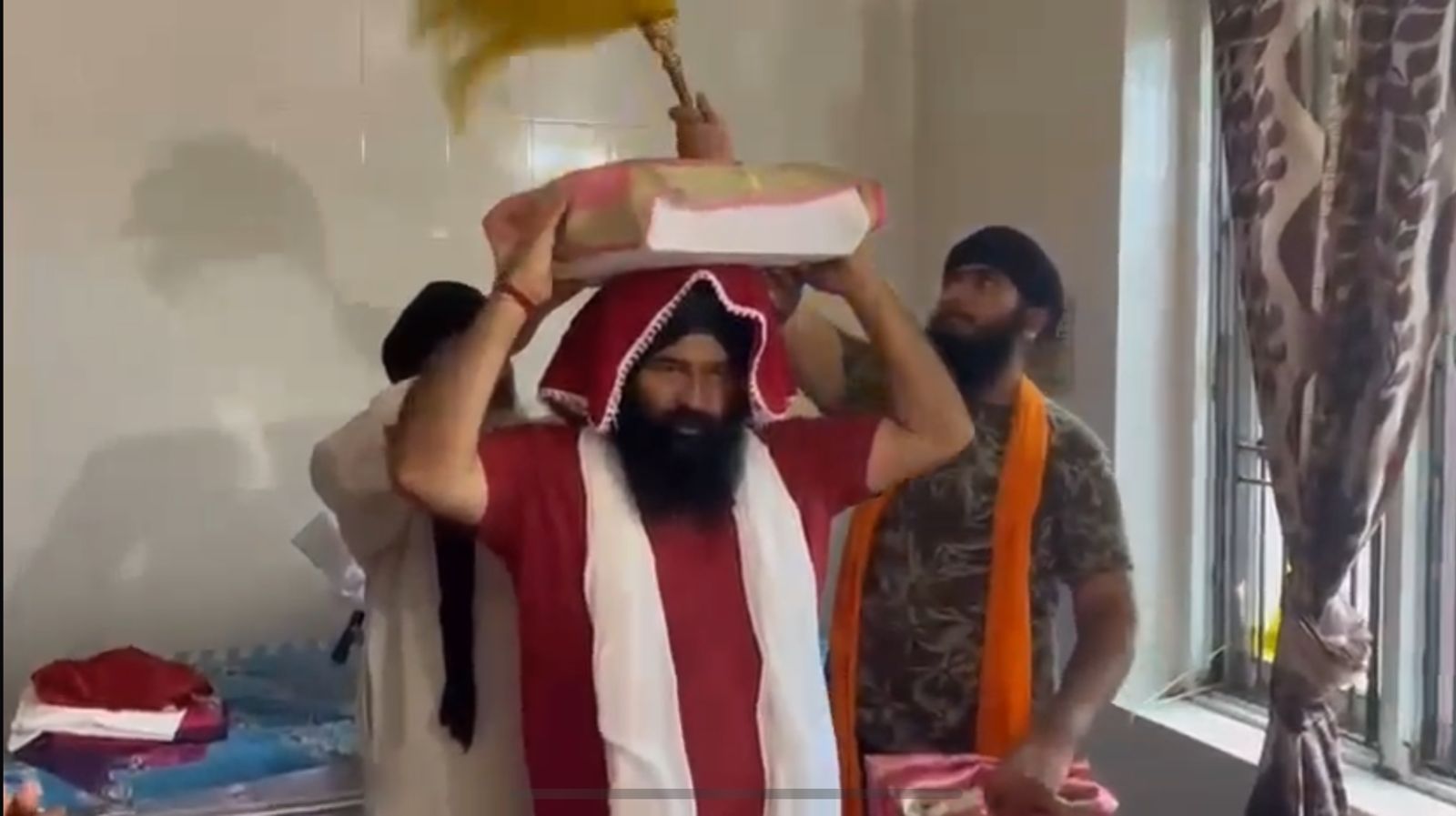 पंजाब में बाढ़ से हाहाकार के बीच AAP विधायक ने पेश की मिसाल, गुरु ग्रंथ साहिब को सुरक्षित पहुंचाया