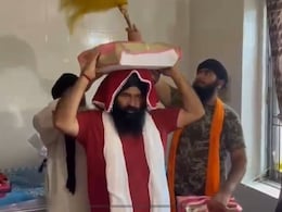 पंजाब में बाढ़ से हाहाकार के बीच AAP विधायक ने पेश की मिसाल, गुरु ग्रंथ साहिब को सुरक्षित पहुंचाया पंजाब में बाढ़ से हाहाकार के बीच AAP विधायक ने पेश की मिसाल, गुरु ग्रंथ साहिब को सुरक्षित पहुंचाया