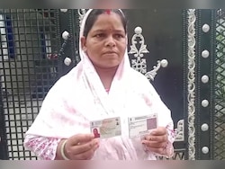 &quot;Who Is Priyanka Gandhi&quot;: Bihar Woman Flares Up Over T-Shirt Protest