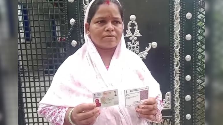 "Who Is Priyanka Gandhi": Bihar Woman Flares Up Over T-Shirt Protest "Who Is Priyanka Gandhi": Bihar Woman Flares Up Over T-Shirt Protest