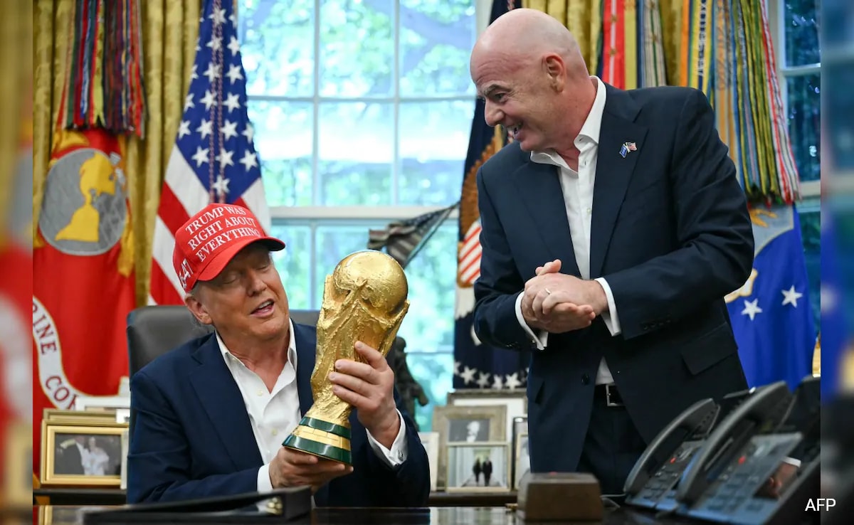 "Can I Keep It?" Donald Trump As FIFA Chief Shows Him 2026 World Cup Trophy