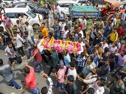 आज इस तस्वीर ने हर मां-बाप को झकझोर दिया... बच्चों के सिर पर इतना खून क्यों सवार है? आज इस तस्वीर ने हर मां-बाप को झकझोर दिया... बच्चों के सिर पर इतना खून क्यों सवार है?