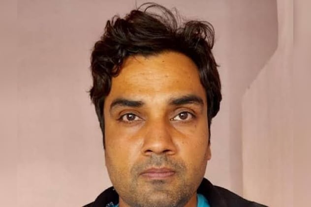पोरव क़ालीन ब्लूटूथ गैंग का मास्टरमाइंड है. पोरव क़ालीन ब्लूटूथ गैंग का मास्टरमाइंड है.