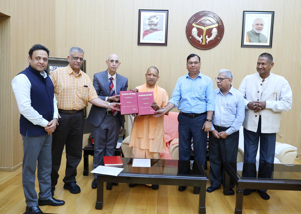 30 फीसदी घट गई हिन्दुओं की आबादी...संभल हिंसा मामले में जांच कमेटी ने सीएम योगी को सौंपी रिपोर्ट