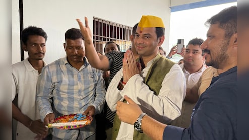 मुझे किसी से नहीं, सिर्फ महुआ की जनता से मतलब है: तेज प्रताप यादव