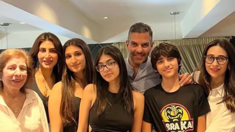Sunjay Kapur : संजय कपूरच्या 30,000 कोटींच्या संपत्तीमधील करिश्मा आणि मुलांना काय मिळणार? Sunjay Kapur : संजय कपूरच्या 30,000 कोटींच्या संपत्तीमधील करिश्मा आणि मुलांना काय मिळणार?