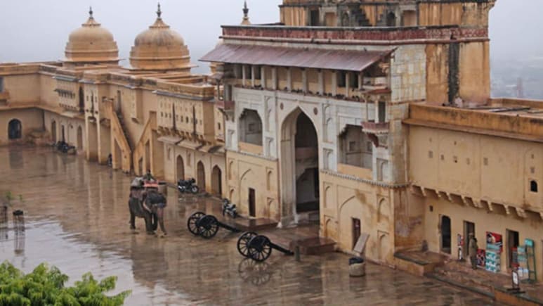 Rajasthan Rain: बाड़मेर में गर्मी, पूर्वी राजस्थान में फिर बारिश की होगी दस्तक! जानें 10 अगस्त तक मौसम का हाल Rajasthan Rain: बाड़मेर में गर्मी, पूर्वी राजस्थान में फिर बारिश की होगी दस्तक! जानें 10 अगस्त तक मौसम का हाल