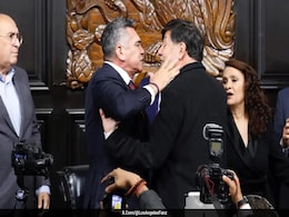 Slaps, Punches, And Shoves: Mexico's Senate Erupts Into A Full-On Brawl | Video Slaps, Punches, And Shoves: Mexico's Senate Erupts Into A Full-On Brawl | Video
