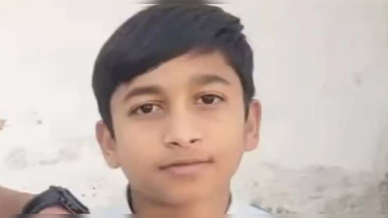 Rajasthan: पंखे से लटकी मिली 12वीं के छात्र की लाश, परिजन बोले- पड़ोसी डॉक्टर ने की हत्या Rajasthan: पंखे से लटकी मिली 12वीं के छात्र की लाश, परिजन बोले- पड़ोसी डॉक्टर ने की हत्या