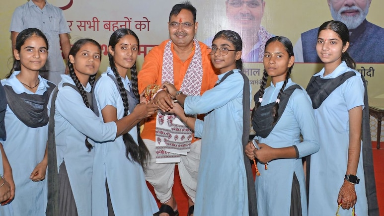 सीएम भजनलाल शर्मा ने मनाया रक्षाबंधन, छात्राओं-महिलाओं ने मुख्यमंत्री को बांधा रक्षासूत्र