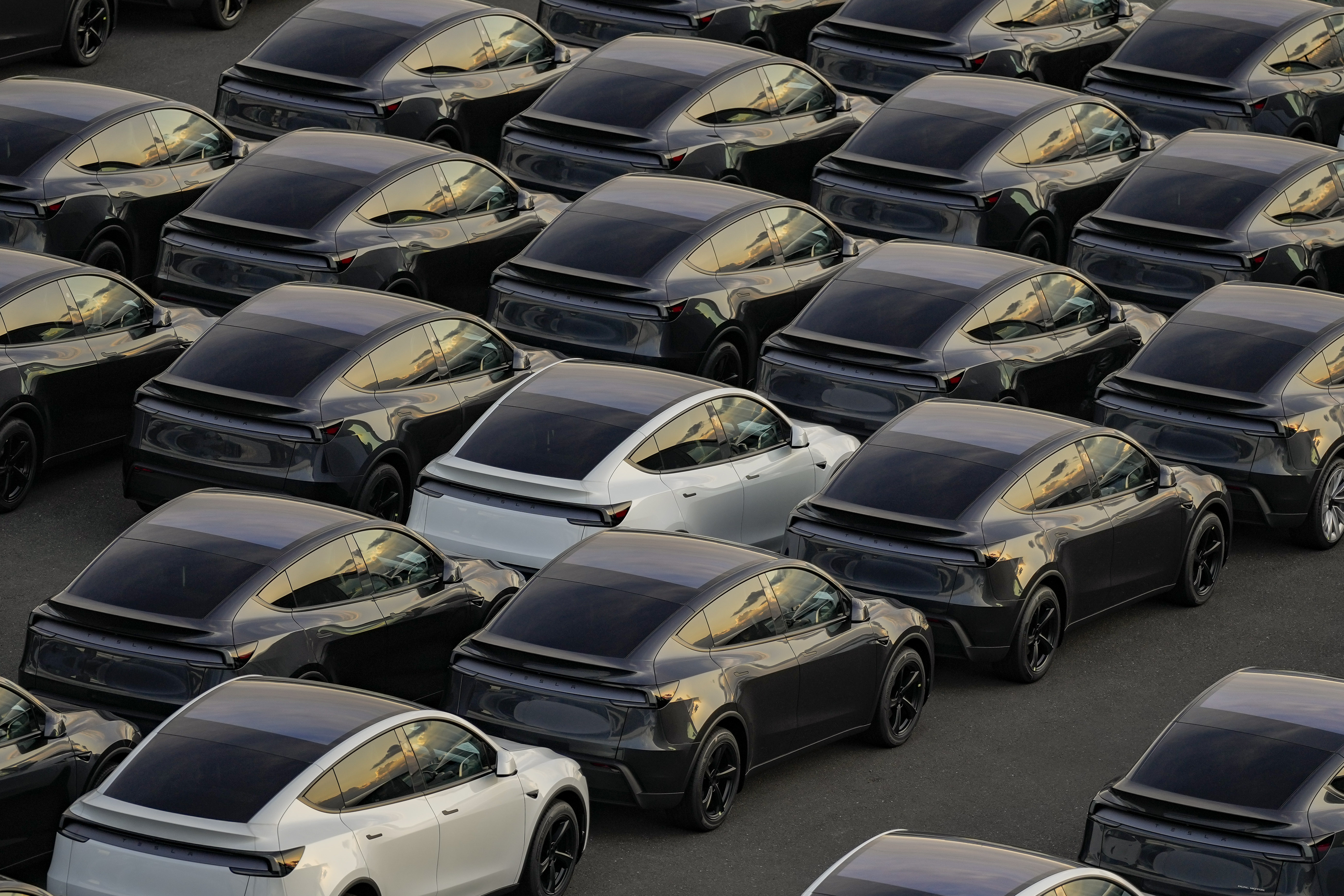 Tesla Shuts Down Dojo Supercomputer Team. Here's Why
