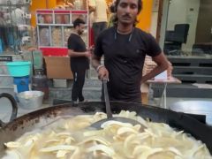 Ever Wondered How Banana Chips Are Made? This Viral Video Shows It All