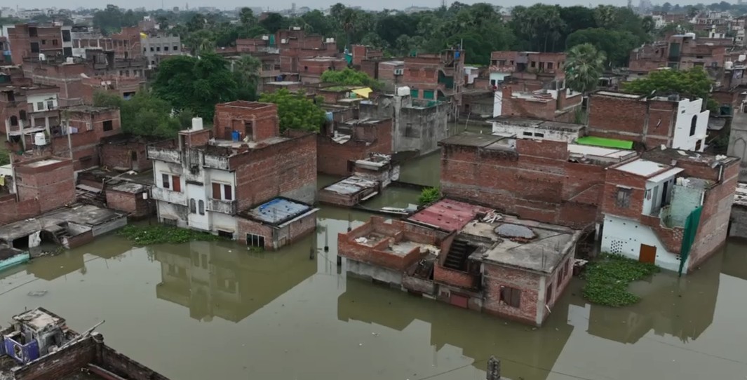 वाराणसी में वरुणा और असी नदी उफान पर, कई रिहायशी इलाको में घुसा पानी, पढ़ें पूरी रिपोर्ट