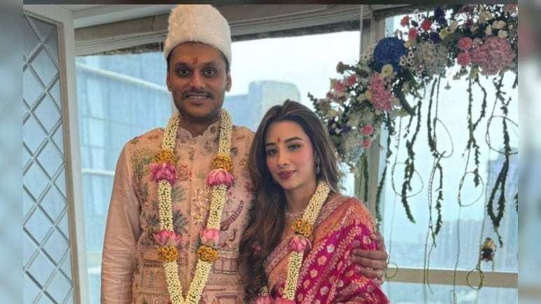 Yugendra Pawar Engagement: युगेंद्र पवार- तनिष्काचा साखरपुडा संपन्न! पाहा पवार फॅमिलीचे खास फोटोसेशन Yugendra Pawar Engagement: युगेंद्र पवार- तनिष्काचा साखरपुडा संपन्न! पाहा पवार फॅमिलीचे खास फोटोसेशन