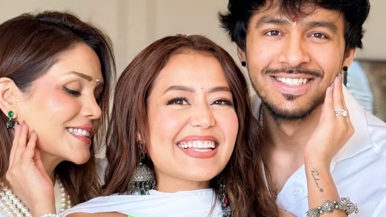 Months After Fallout, Sonu Kakkar Reunites With Siblings Neha And Tony Kakkar To Celebrate Raksha Bandhan Months After Fallout, Sonu Kakkar Reunites With Siblings Neha And Tony Kakkar To Celebrate Raksha Bandhan