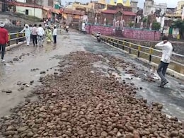 यहां तीन घंटे में 180 लोग हुए घायल, कलेक्टर ने लगाई धारा 144, परंपरा के नाम पर जारी है खूनी खेल  यहां तीन घंटे में 180 लोग हुए घायल, कलेक्टर ने लगाई धारा 144, परंपरा के नाम पर जारी है खूनी खेल