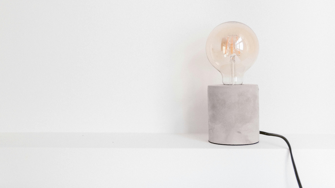 An inverter bulb uses LED light, so it saves energy.