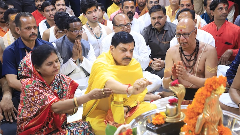 Parjanya Ritual: बारिश के लिए महाकालेश्वर मंदिर में पर्जन्य अनुष्ठान, CM ने महाकाल से की आनंद बरसाने की कामना Parjanya Ritual: बारिश के लिए महाकालेश्वर मंदिर में पर्जन्य अनुष्ठान, CM ने महाकाल से की आनंद बरसाने की कामना