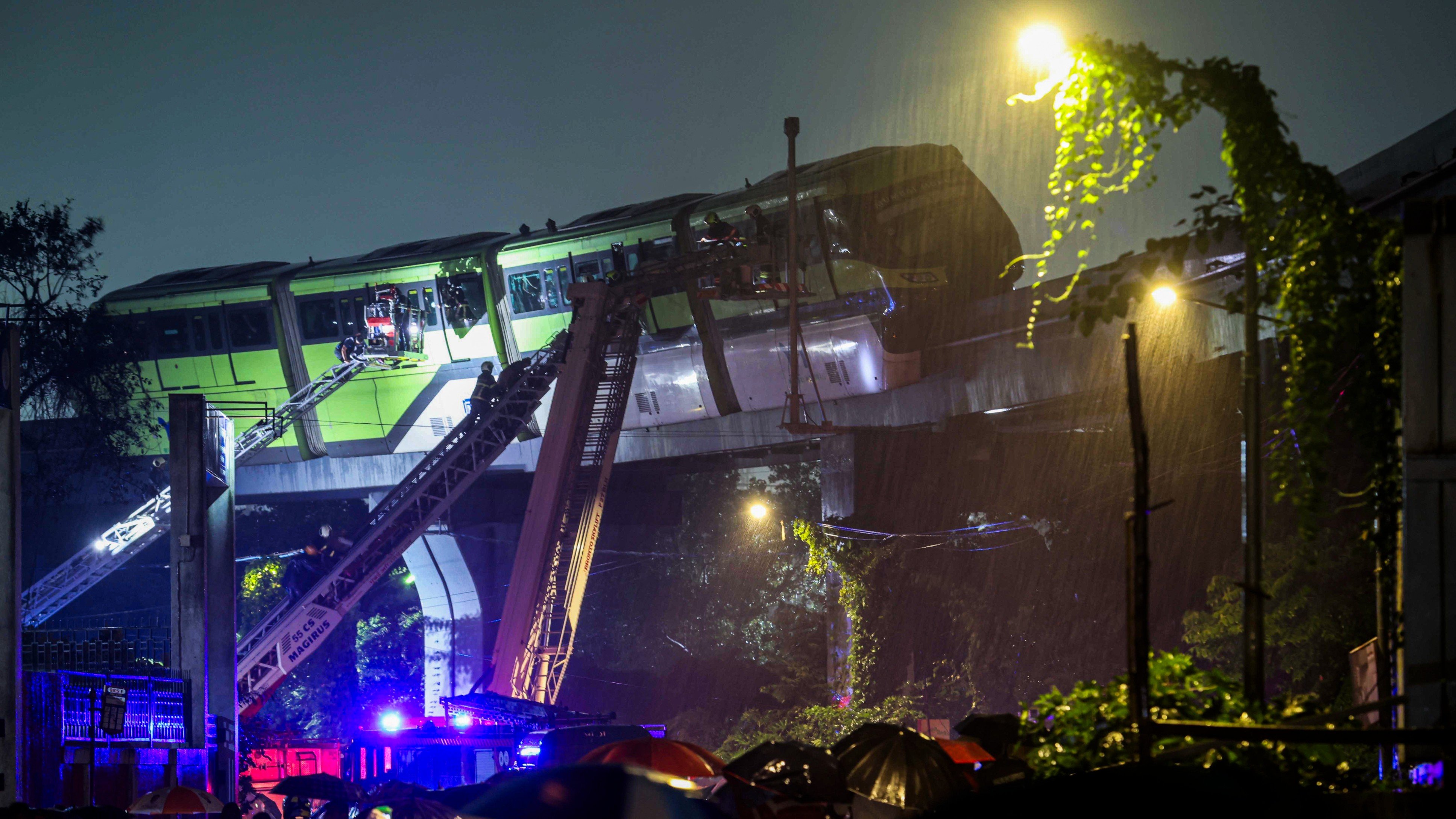 Mumbai Monorail Train Gets Stranded Amid Heavy Rains; Over 500 Rescued | WATCH