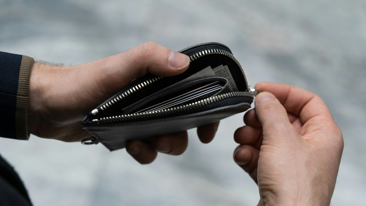 Get A Sleek Wallet For Women To Carry Your Money Safely