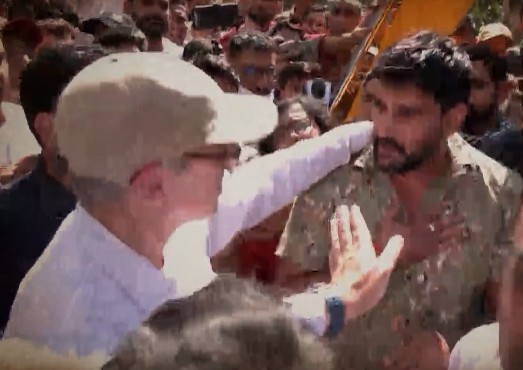 जिंदा नहीं तो लाशें ही लौटा दीजिए... जब उमर अब्दुल्ला के सामने फूटा किश्तवाड़ के पीड़ित परिजनों का गुस्सा