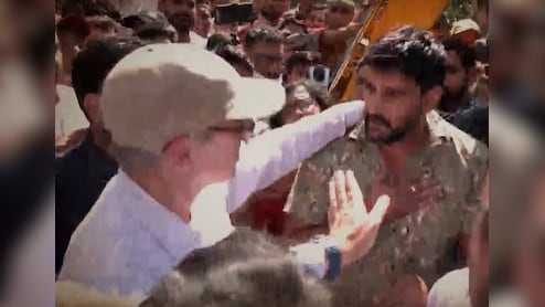 जिंदा नहीं तो लाशें ही लौटा दीजिए... जब उमर अब्दुल्ला के सामने फूटा किश्तवाड़ के पीड़ित परिजनों का गुस्सा