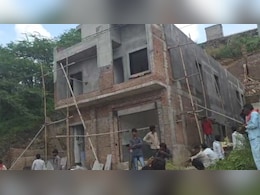 सिरोही में निर्माणाधीन मकान की दीवार गिरने से 3 की मौत, कलेक्टर ने जांच के दिए आदेश सिरोही में निर्माणाधीन मकान की दीवार गिरने से 3 की मौत, कलेक्टर ने जांच के दिए आदेश