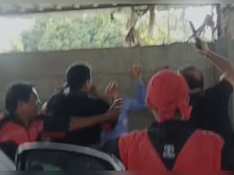 पिस्टल तानी, सुपरवाइजर को पीटा... लखनऊ में फॉर्च्यूनर सर्विसिंग कराने आए दबंगों ने जमकर मचाया उत्पात पिस्टल तानी, सुपरवाइजर को पीटा... लखनऊ में फॉर्च्यूनर सर्विसिंग कराने आए दबंगों ने जमकर मचाया उत्पात