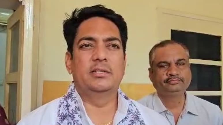 Rajasthan Politics: अविनाश गहलोत का कांग्रेस पर तीखा हमला, बोले -'पीएम की मां पर टिप्पणी मानसिक दिवालियापन का सबूत' Rajasthan Politics: अविनाश गहलोत का कांग्रेस पर तीखा हमला, बोले -'पीएम की मां पर टिप्पणी मानसिक दिवालियापन का सबूत'