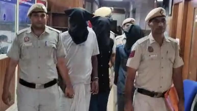Saffron Robes, Ash: Thieves Pose As Seers, Snatch Delhi Woman's Rings Saffron Robes, Ash: Thieves Pose As Seers, Snatch Delhi Woman's Rings