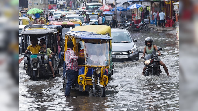 उत्तर से दक्षिण तक बारिश का तांडव जारी, हाई अलर्ट पर पहाड़ ; IMD ने बताया पूरे हफ्ते का हाल उत्तर से दक्षिण तक बारिश का तांडव जारी, हाई अलर्ट पर पहाड़ ; IMD ने बताया पूरे हफ्ते का हाल